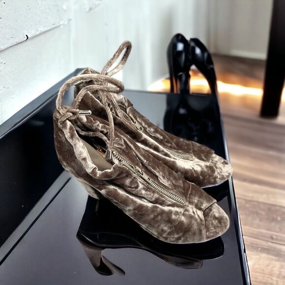 REPORT l Velvet l Zip-up l Block Heel l Peep-toe l Size 7 l NWOT - Picture 8 of 8